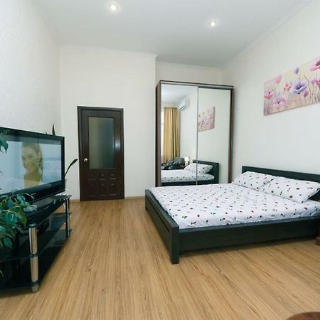 קייב Apartment On Saksahanskoho Street מראה חיצוני תמונה