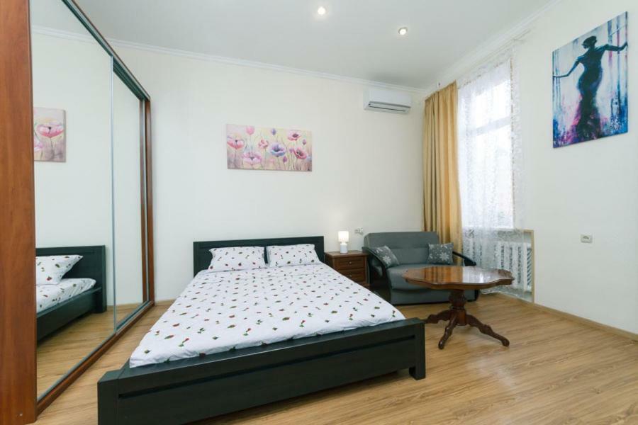קייב Apartment On Saksahanskoho Street מראה חיצוני תמונה